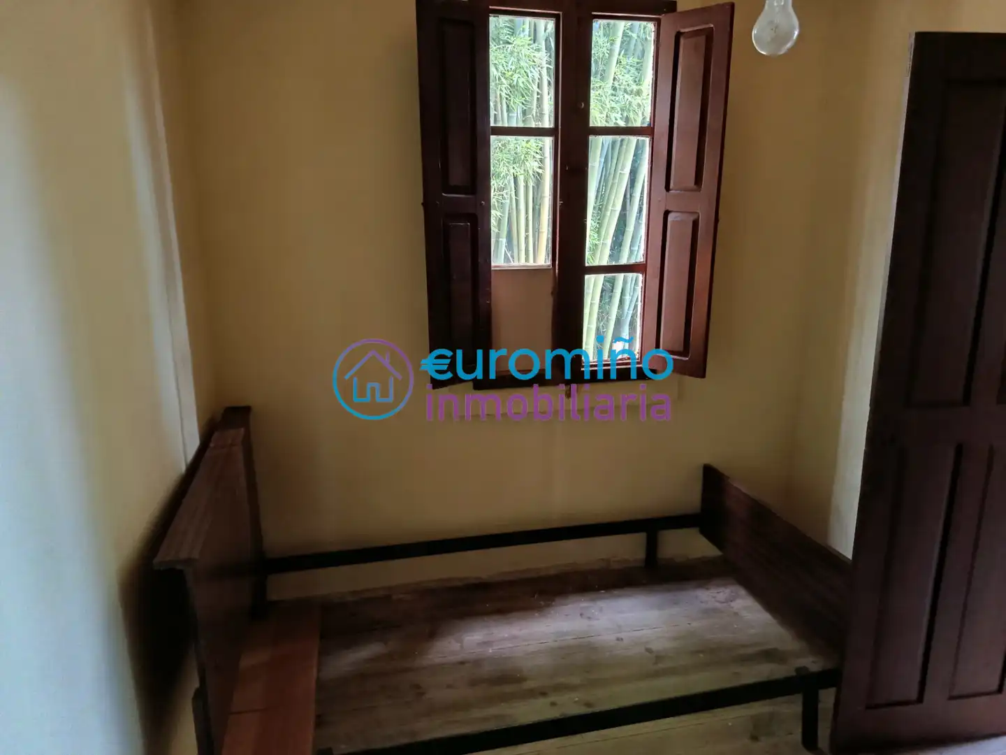 Habitación de Casa o chalet en venta en Salvaterra de Miño con Jardín privado, Trastero y Amueblado