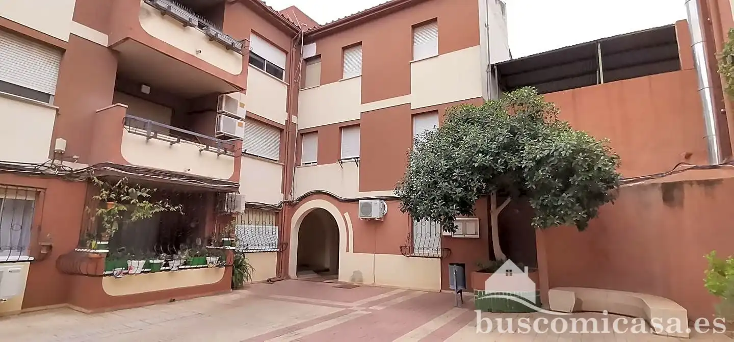 Vista exterior de Pis en venda en Linares amb Aire condicionat, Calefacció i Balcó