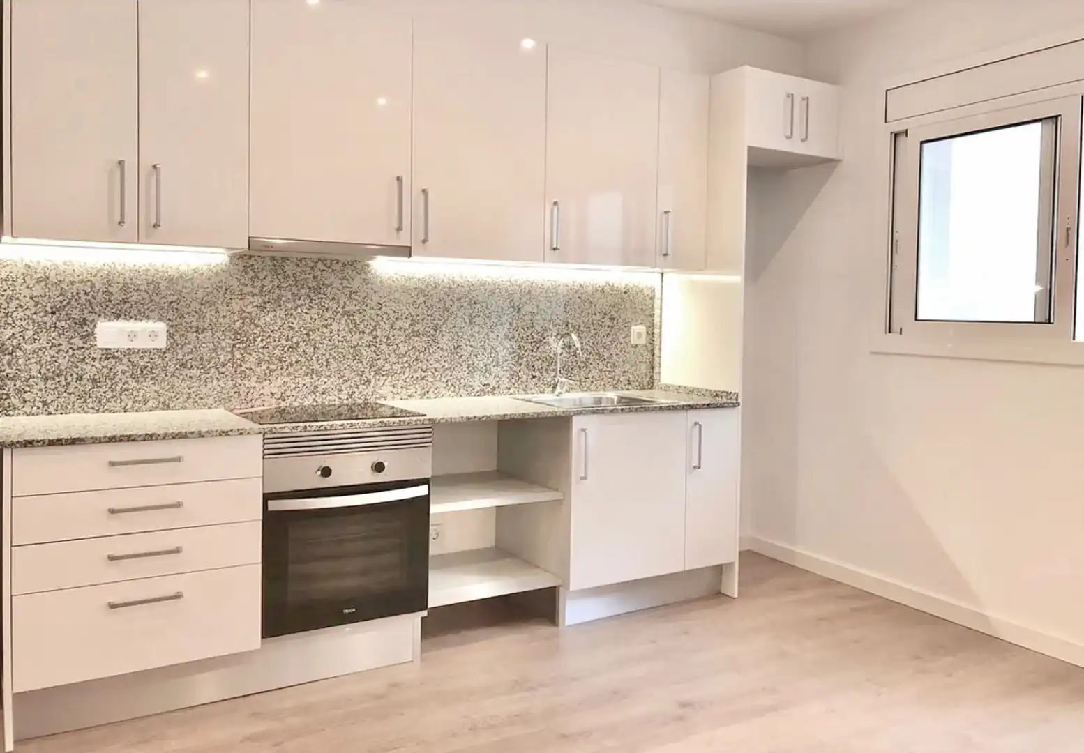 Cocina de Estudio en venta en Barcelona con Aire acondicionado, Calefacción y Parquet