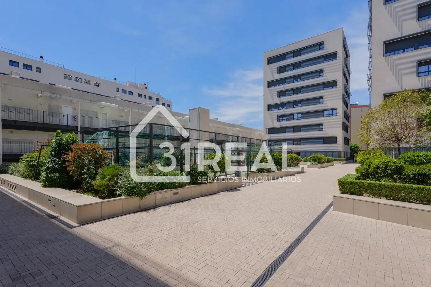 Außenansicht von Wohnung zum Verkauf in Madrid mit Heizung, Privatgarten und Gemeinschaftspool