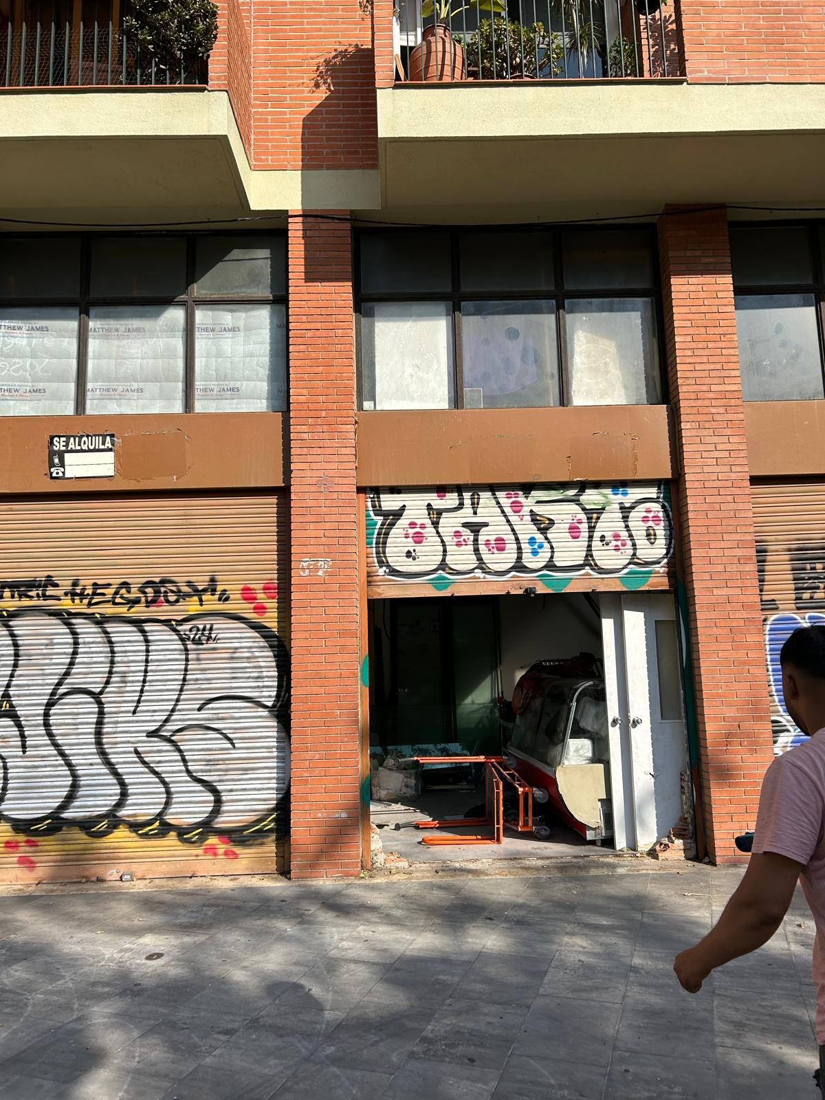 Vista exterior de Local en venda en  Barcelona Capital