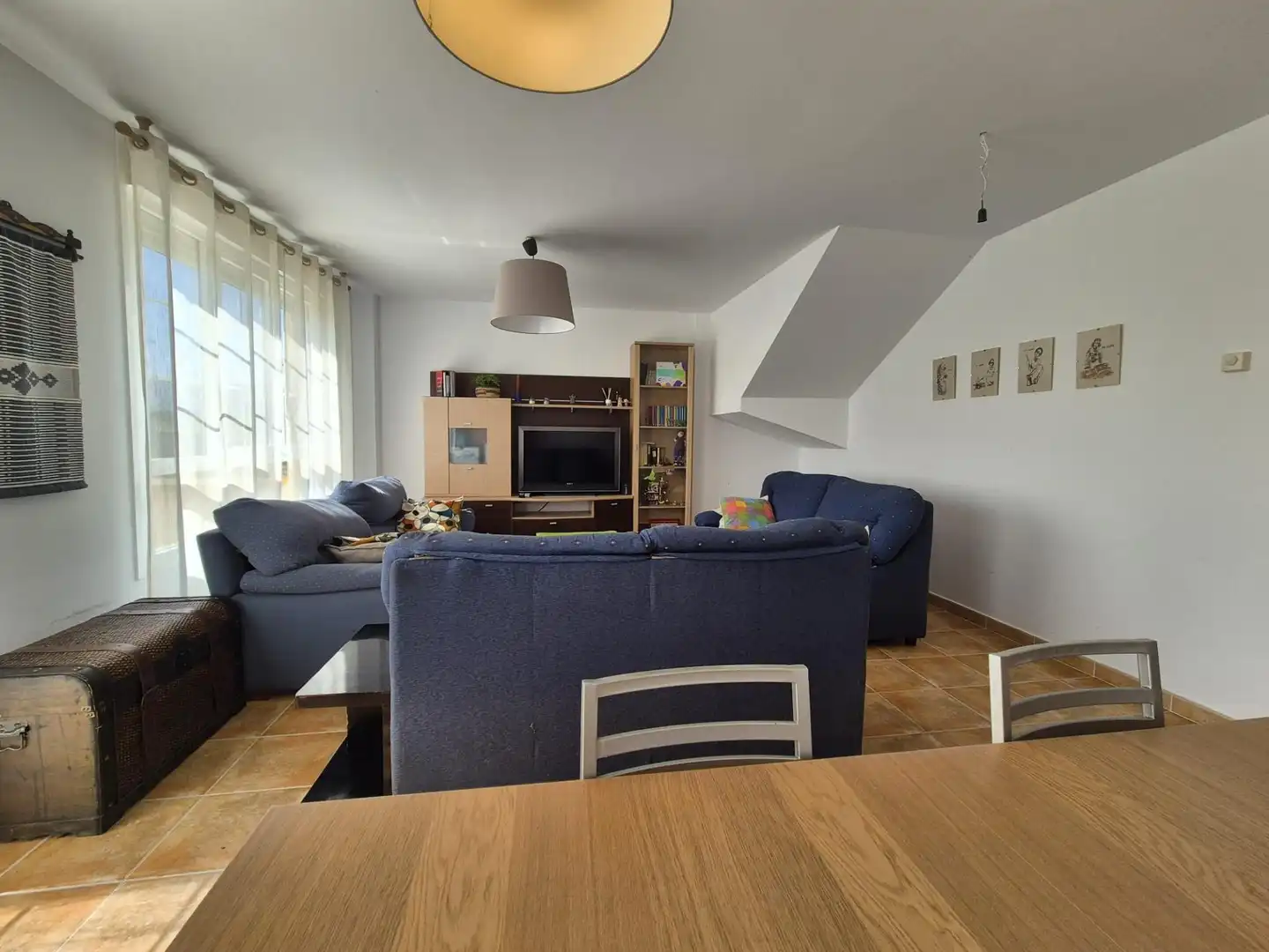 Sala d'estar de Casa adosada en venda en Burgos