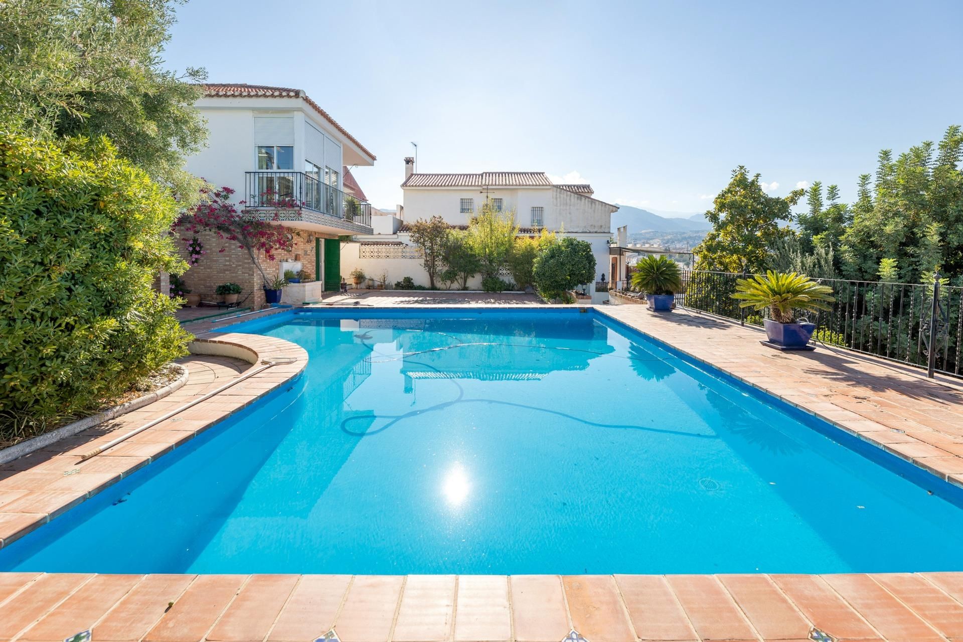 Piscina de Casa o xalet en venda en Huétor Vega amb Aire condicionat, Calefacció i Jardí privat