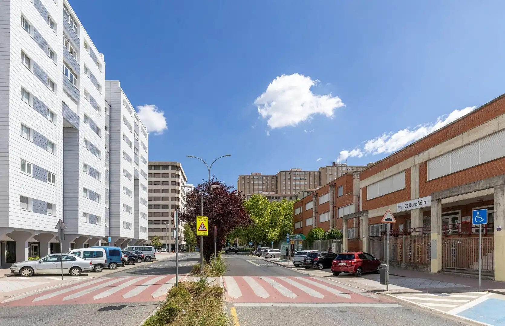 Vista exterior de Pis en venda en Barañáin / Barañain amb Calefacció i Balcó