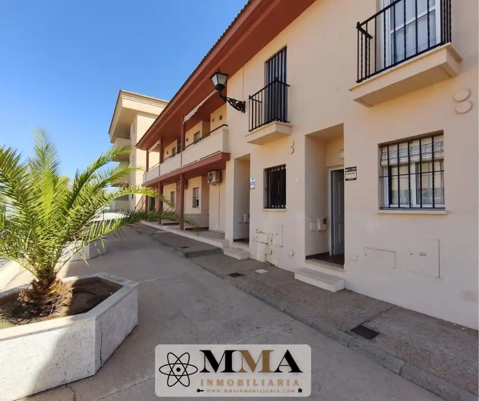 Terraced house for sale in Avenida de los Pinares