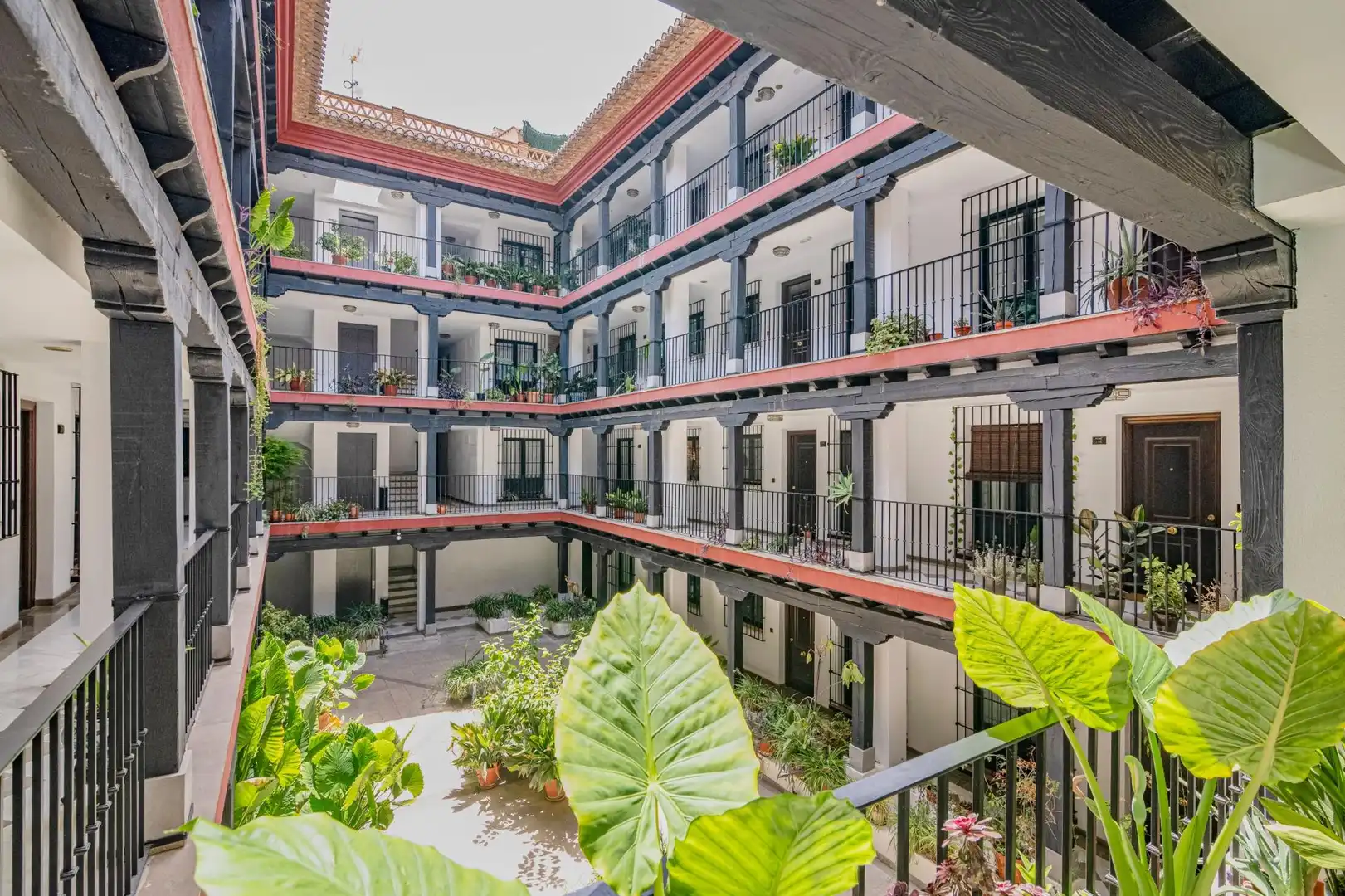Vista exterior de Piso en venta en La Zubia con Calefacción y Balcón