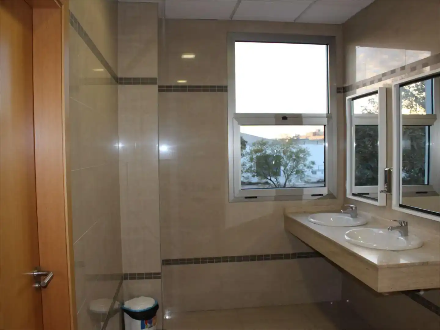 Bathroom of Office for rent in Paiporta