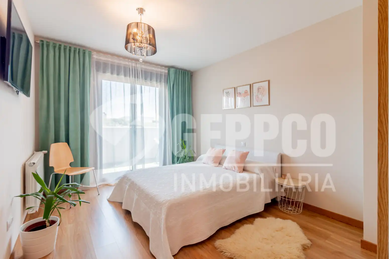 Habitación de Casa adosada en venta en Alcalá de Henares con Calefacción, Terraza y Piscina comunitaria