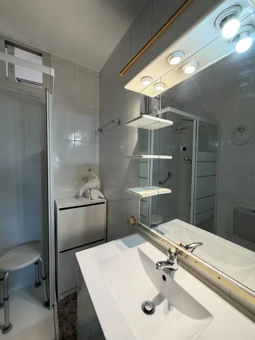 Baño de Piso en venta en Madrid con Calefacción, Terraza y Amueblado