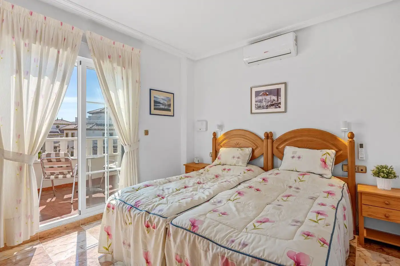 Habitación de Casa adosada en venta en Orihuela con Aire acondicionado, Jardín privado y Terraza