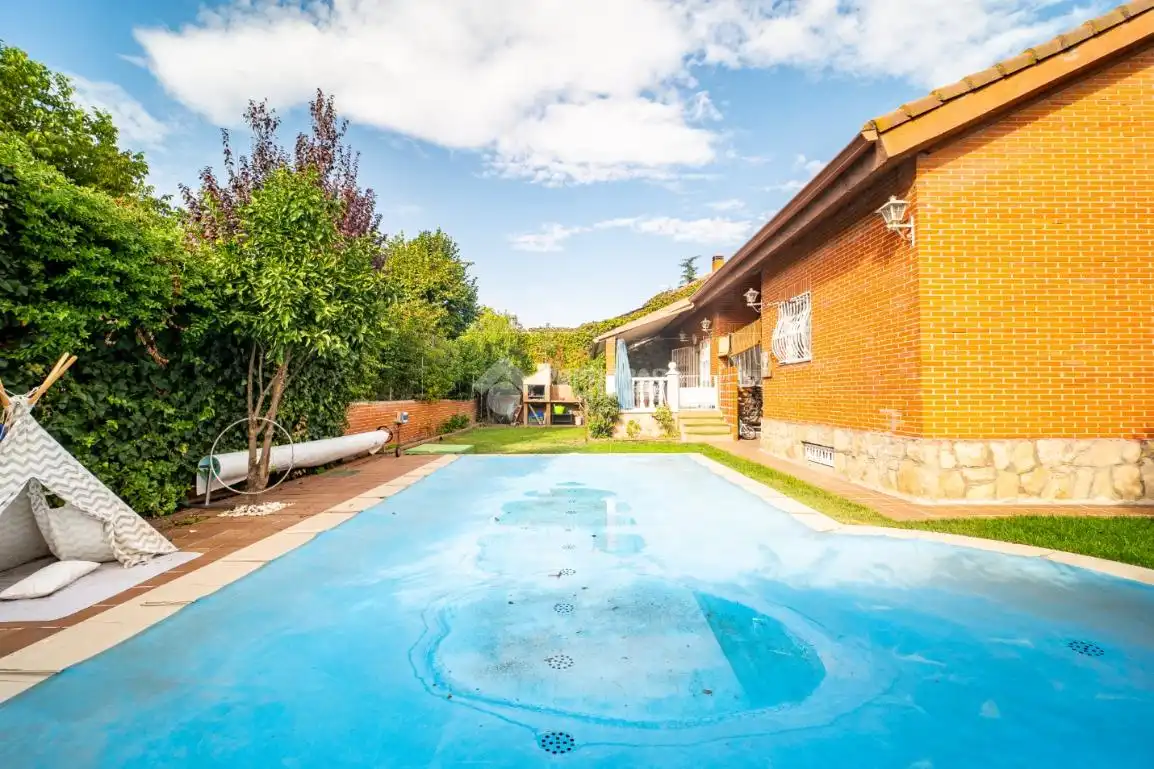Casa bifamiliare con giardino in vendita a  Urbanizaciones, imagen 2