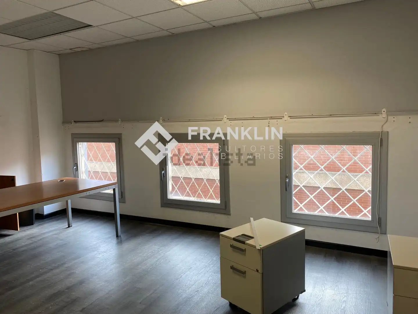 Vista exterior de Nave industrial en venta en Cornellà de Llobregat