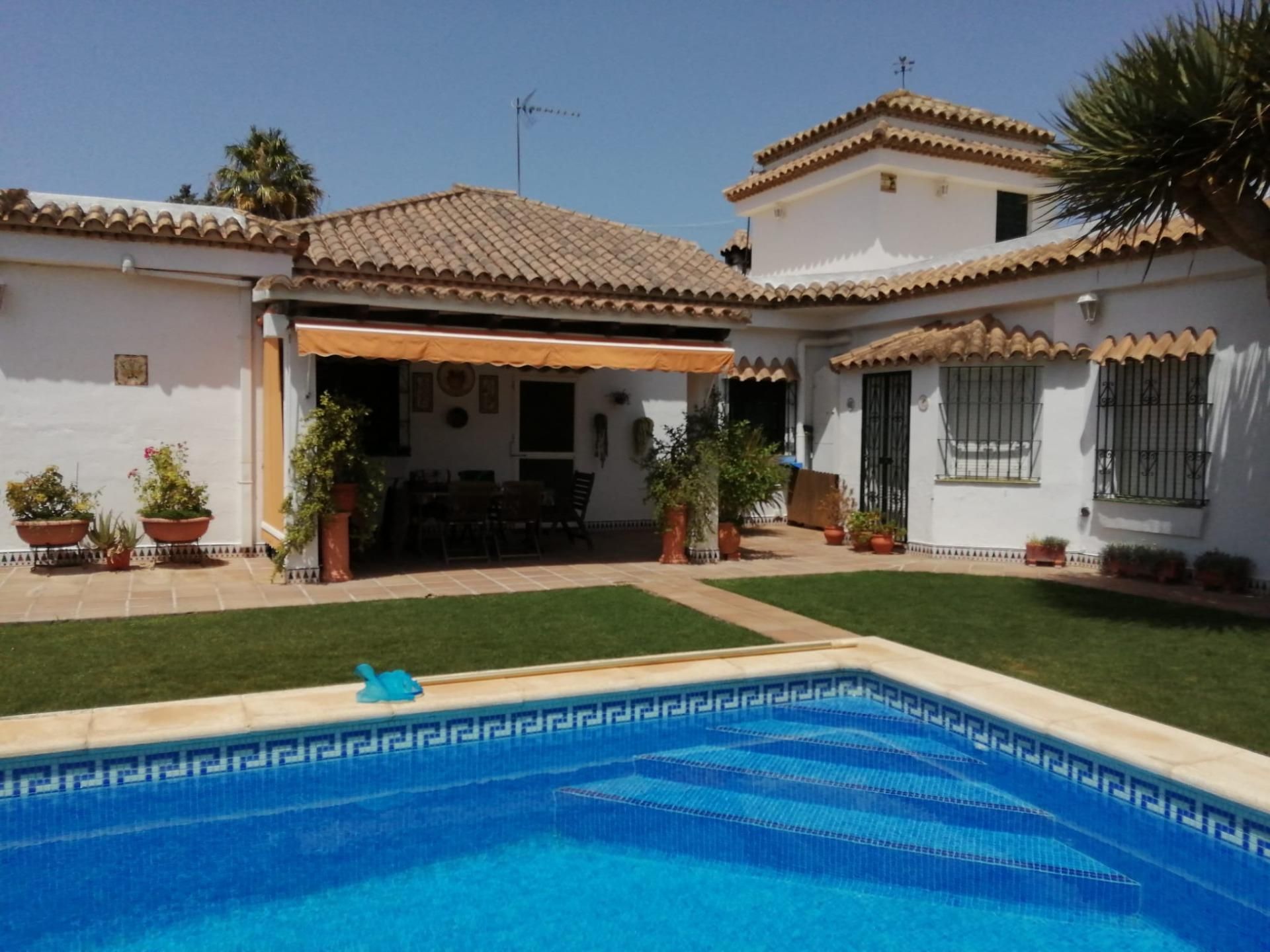 Swimming pool of House or chalet for sale in Chiclana de la Frontera  with Heating, Private garden and Storage room
