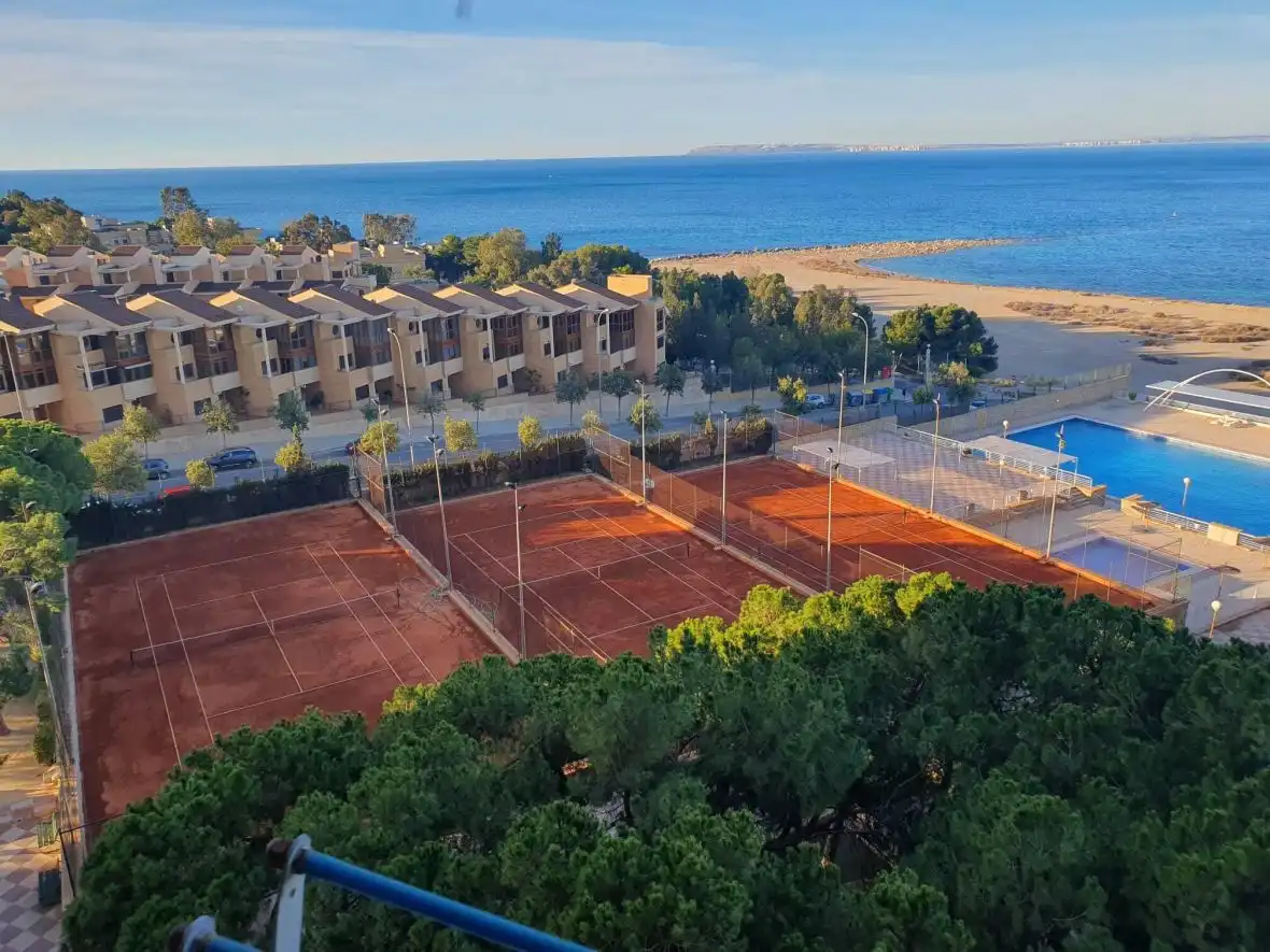 Vista exterior de Apartament en venda en Alicante / Alacant amb Aire condicionat, Terrassa i Traster