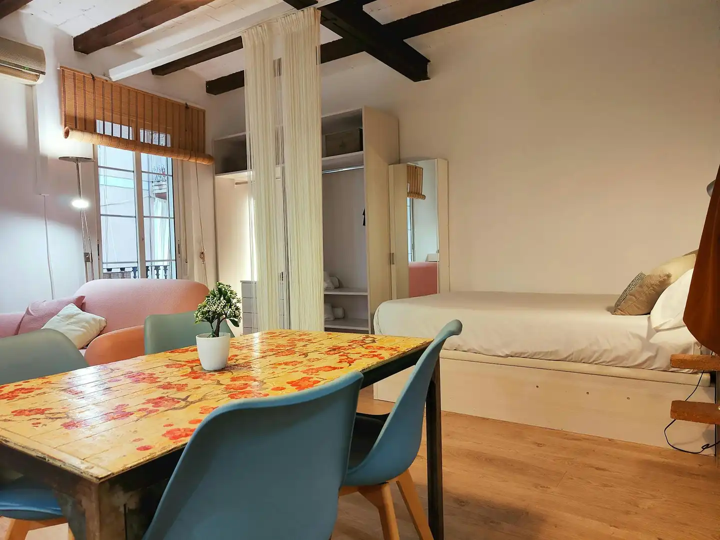 Bedroom of Flat for rent in Barcelona  with Air Conditioner, Heating and Washing machine