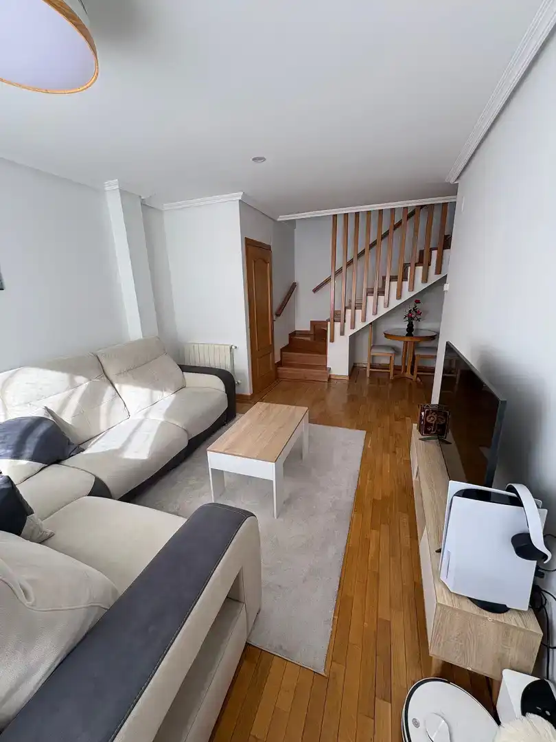 Wohnzimmer von Maisonette zum Verkauf in Fuenlabrada mit Parkett, Abstellraum und Möbliert