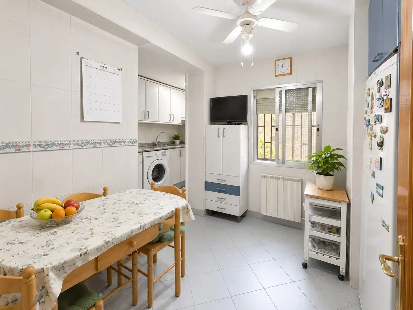 Kitchen of Flat for sale in Madrid  with Air Conditioner, Heating and Parquet flooring