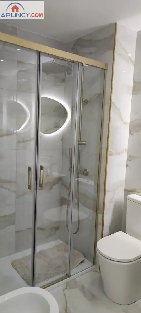 Baño de Piso de alquiler en Montequinto con Aire acondicionado, Calefacción y Jardín privado