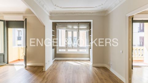 Foto 2 de Piso en venta en Calle de el Españoleto, Almagro, Madrid Capital