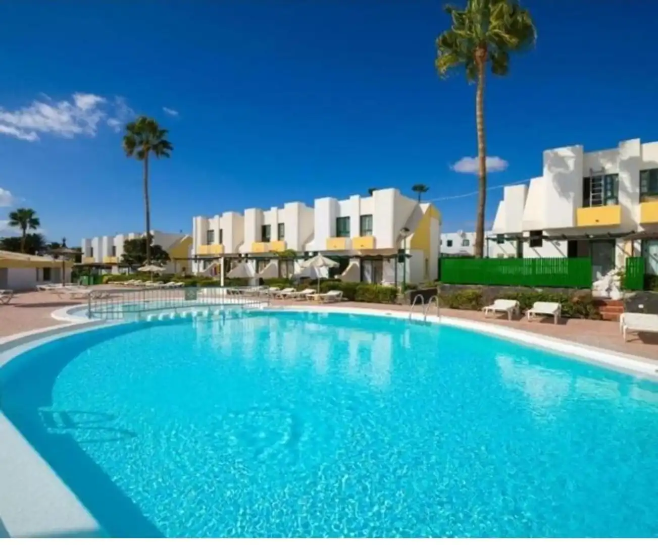 Vista exterior de Casa o xalet de lloguer en San Bartolomé de Tirajana amb Aire condicionat, Jardí privat i Terrassa