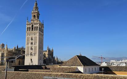 Exterior view of Flat for sale in  Sevilla Capital  with Air Conditioner, Heating and Parquet flooring