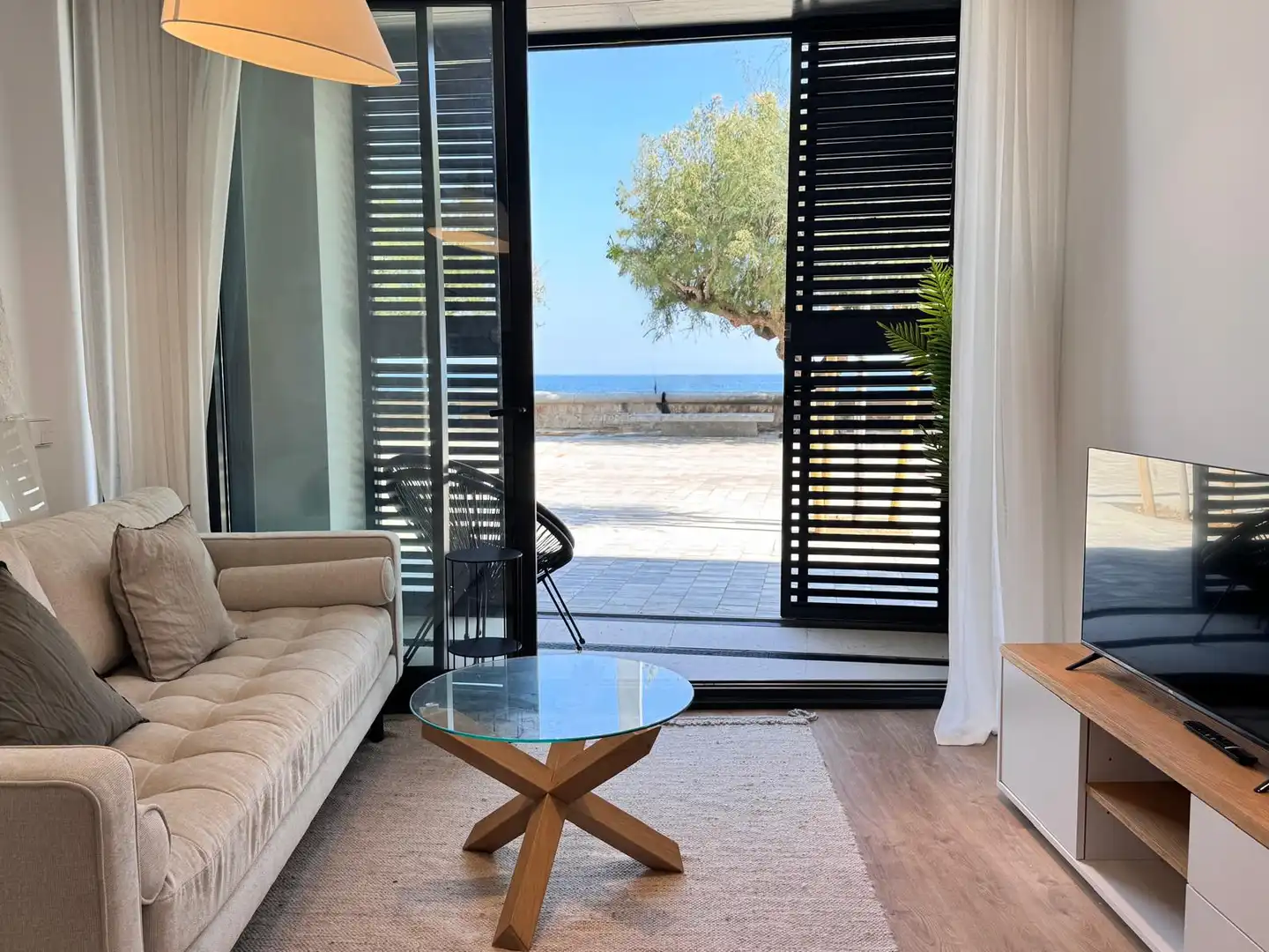 Sala d'estar de Planta baixa en venda en L'Escala amb Aire condicionat, Calefacció i Terrassa