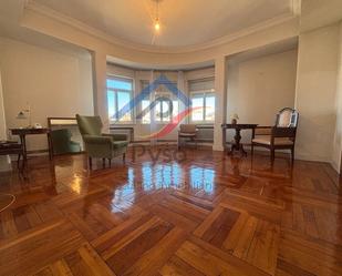 Sala d'estar de Pis de lloguer en Santander amb Calefacció, Parquet i Terrassa