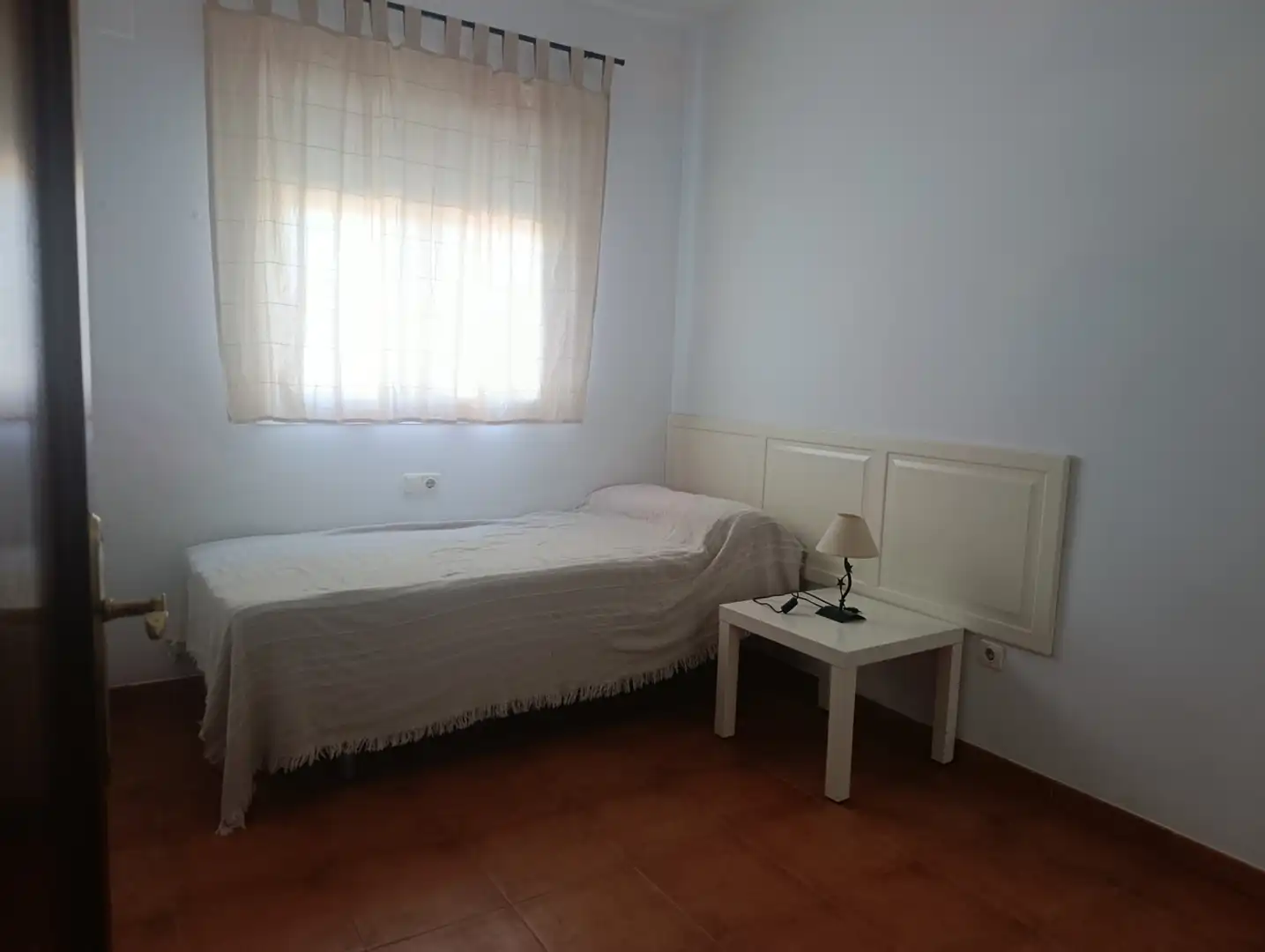 Habitación de Piso de alquiler en Dos Hermanas con Aire acondicionado, Terraza y Amueblado