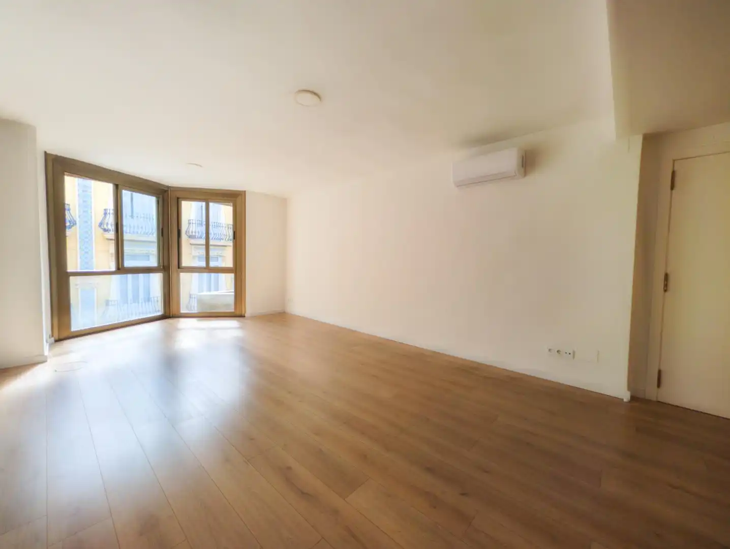Living room of Flat for rent in Valencia  with Air Conditioner, Heating and Parquet flooring