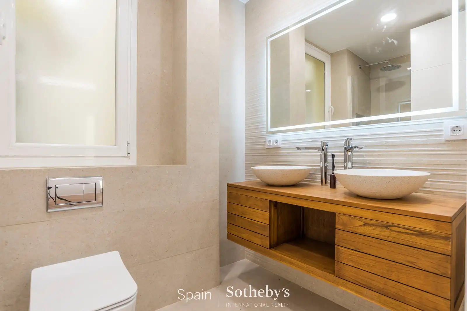 Baño de Apartamento en venta en Madrid con Aire acondicionado, Calefacción y Trastero