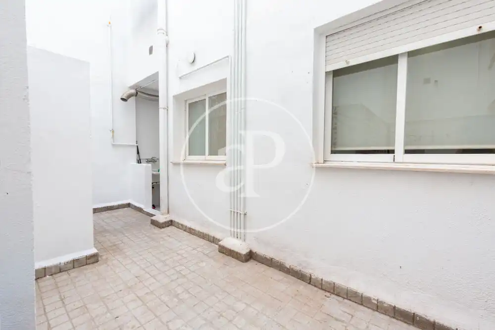 Exterior view of Flat for rent in Valencia  with Heating, Terrace and Furnished