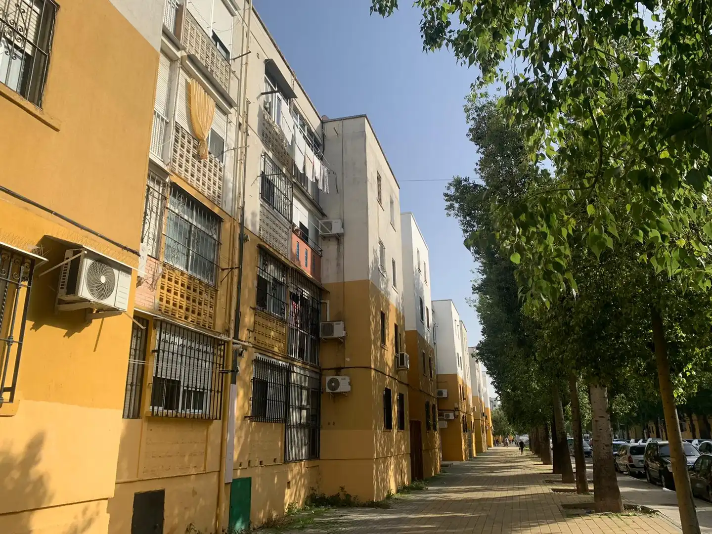Exterior view of Flat for sale in Sevilla  with Air Conditioner, Terrace and Furnished