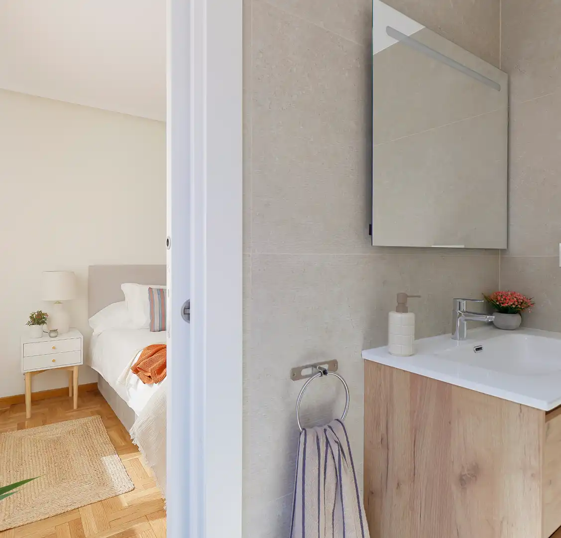 Baño de Piso de alquiler en Avilés con Calefacción, Parquet y Terraza