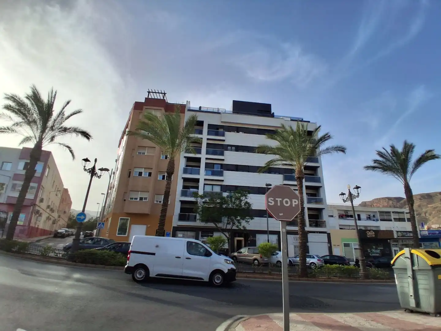 Außenansicht von Gebäude zum Verkauf in Roquetas de Mar