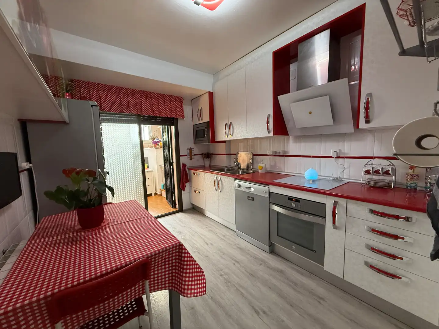Cocina de Casa adosada en venta en Arganda del Rey con Aire acondicionado, Calefacción y Jardín privado