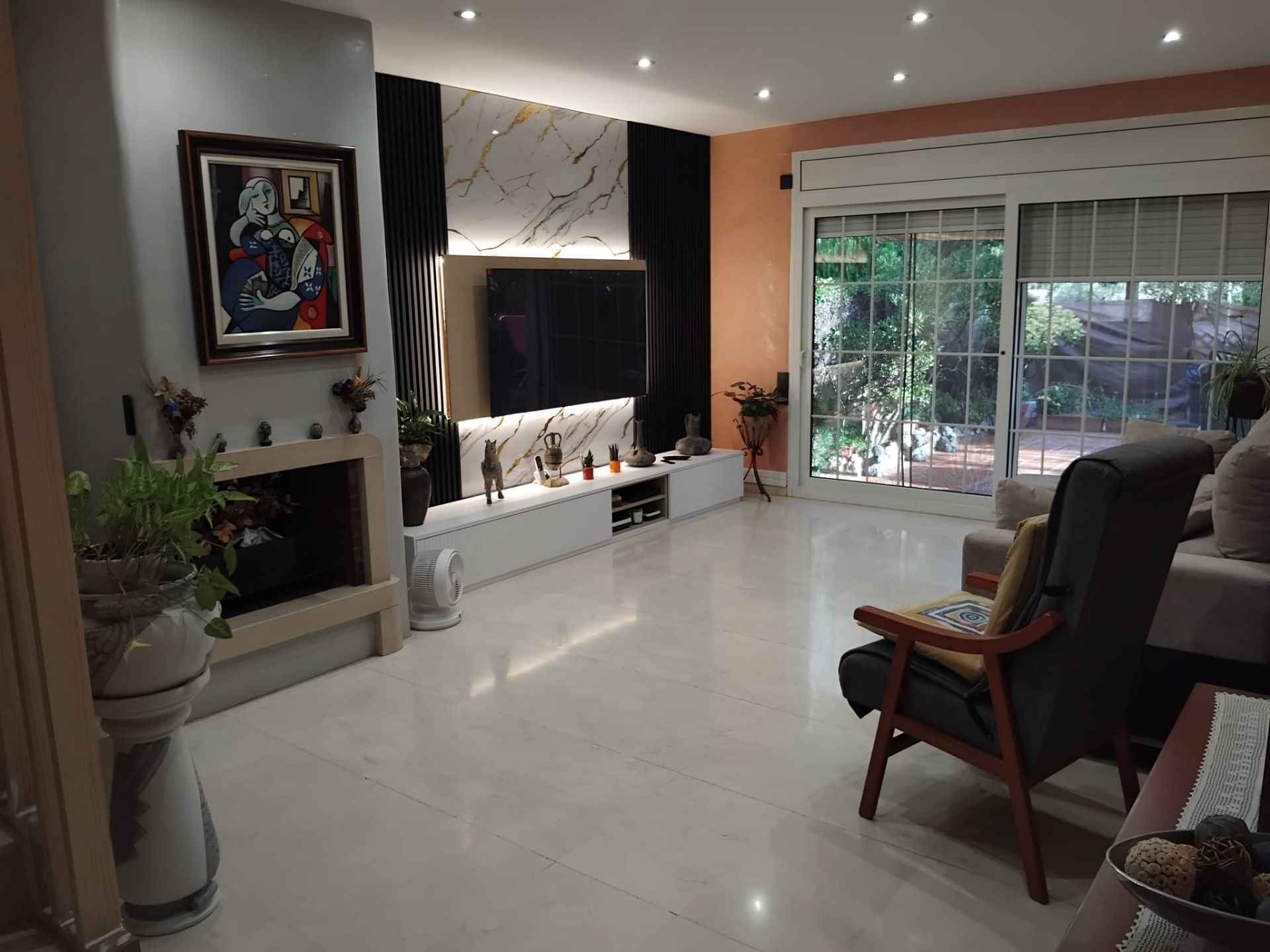 Sala d'estar de Casa adosada en venda en Sant Llorenç d'Hortons amb Aire condicionat, Calefacció i Jardí privat