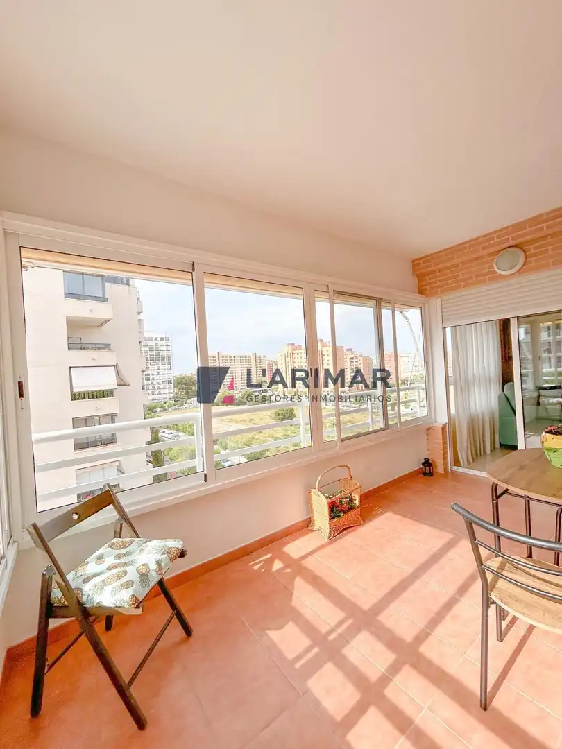 Habitación de Apartamento en venta en Alicante / Alacant con Aire acondicionado, Jardín privado y Terraza