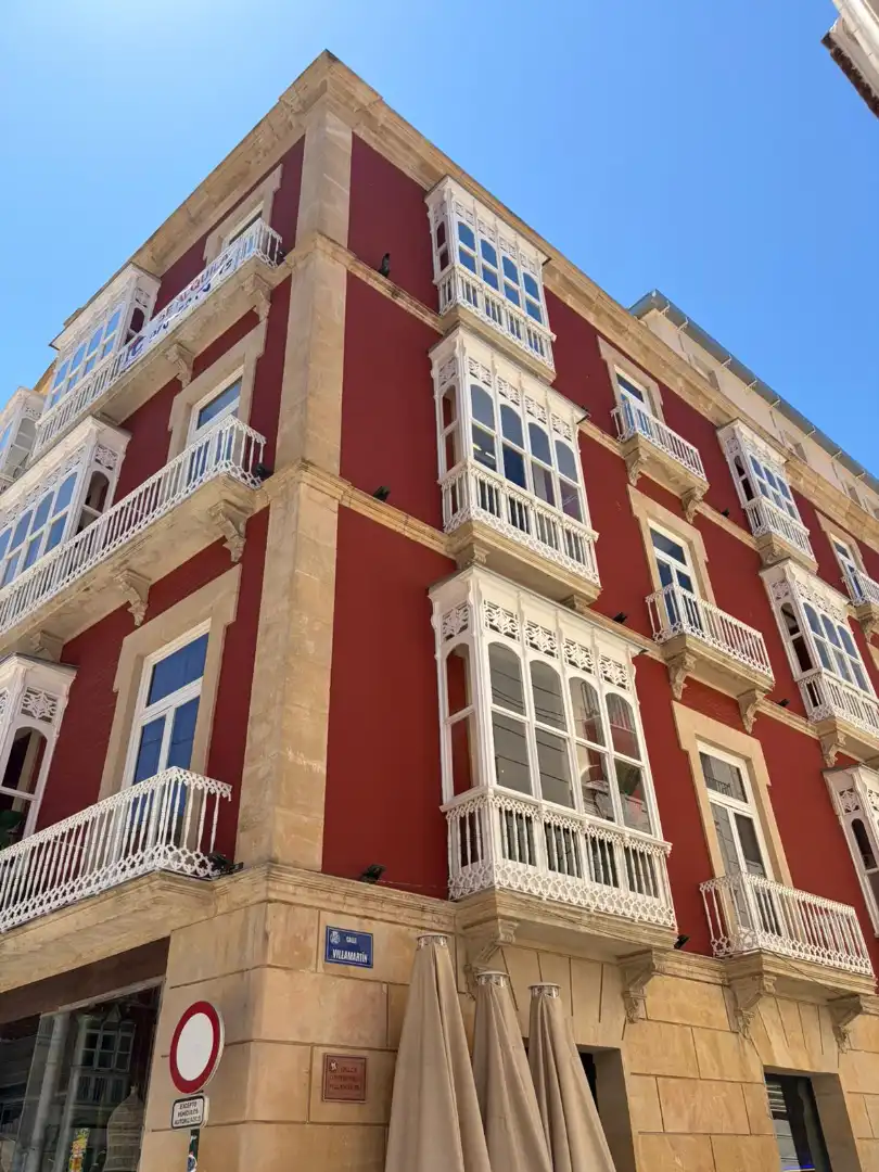 Oficina amb terrassa de lloguer a Calle Villamartín 9