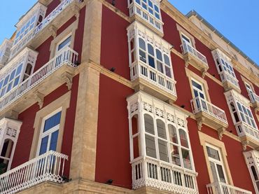 Oficina amb balcó de lloguer a Calle Villamartín 9