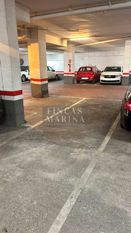 Garaje en Venta en Mossèn Santiago Oliveras en Centre