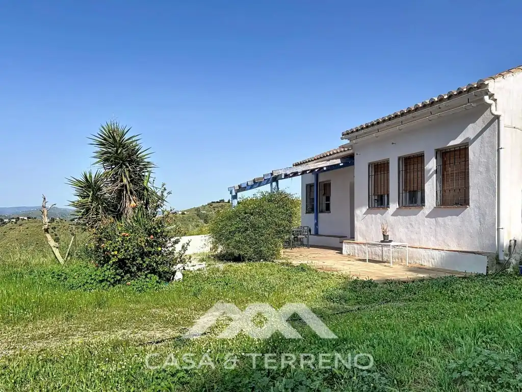 Vista exterior de Casa o xalet en venda en Canillas de Aceituno amb Jardí privat, Terrassa i Piscina