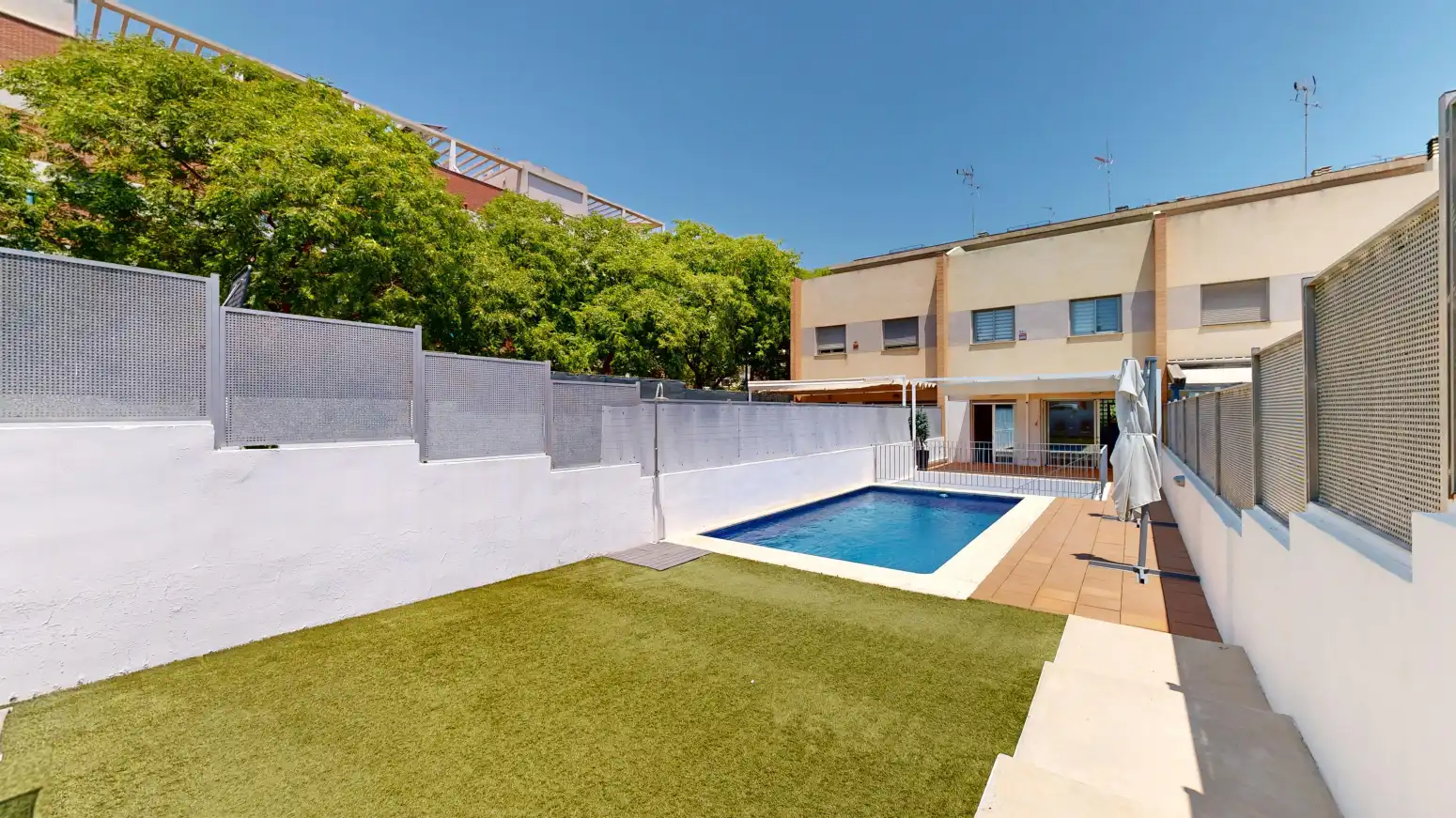 Piscina de Casa adosada en venda en Torrent amb Aire condicionat, Calefacció i Parquet
