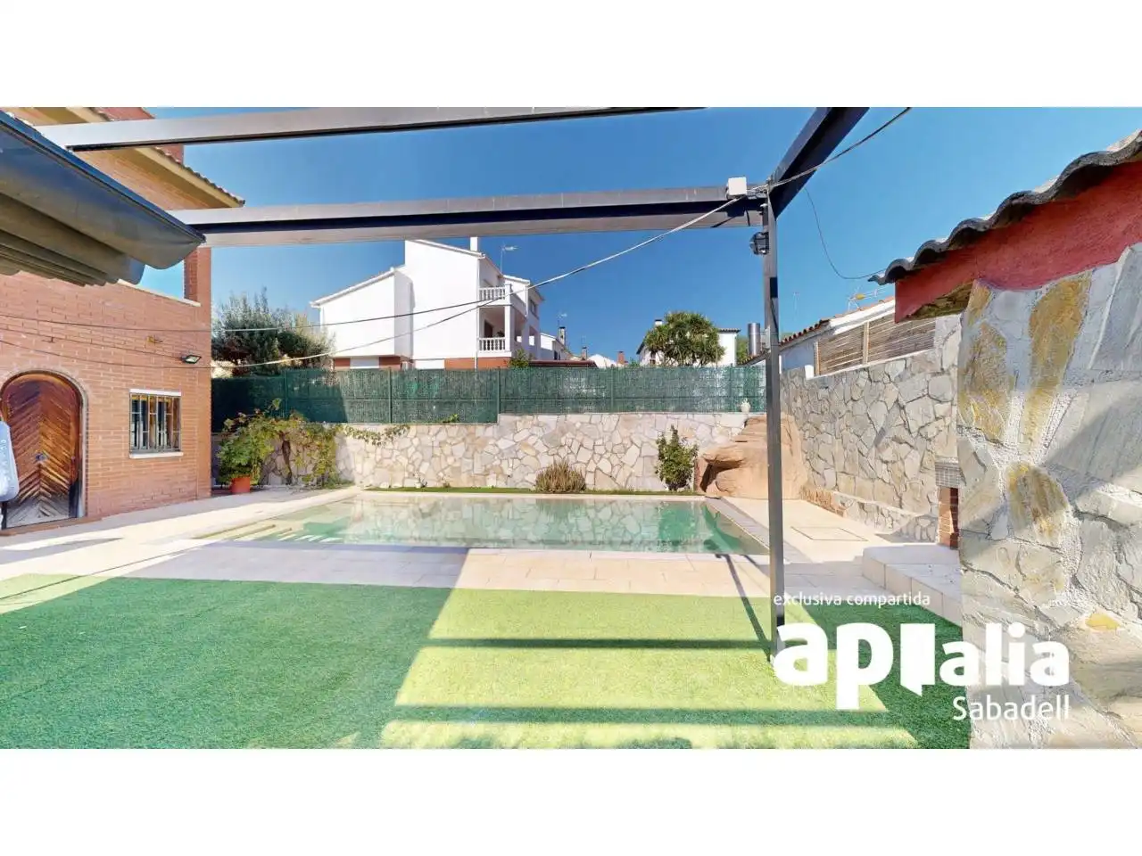 Piscina de Casa o chalet en venta en Barberà del Vallès con Aire acondicionado, Calefacción y Jardín privado