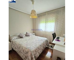 Bedroom of Flat for sale in Solórzano  with Heating, Parquet flooring and Furnished