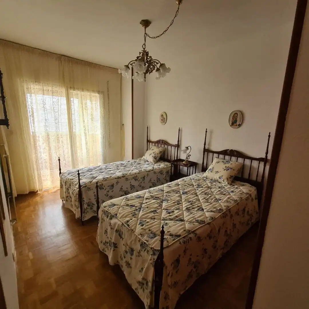 Piso de alquiler en Avenida Cantabria, Reyes Católicos