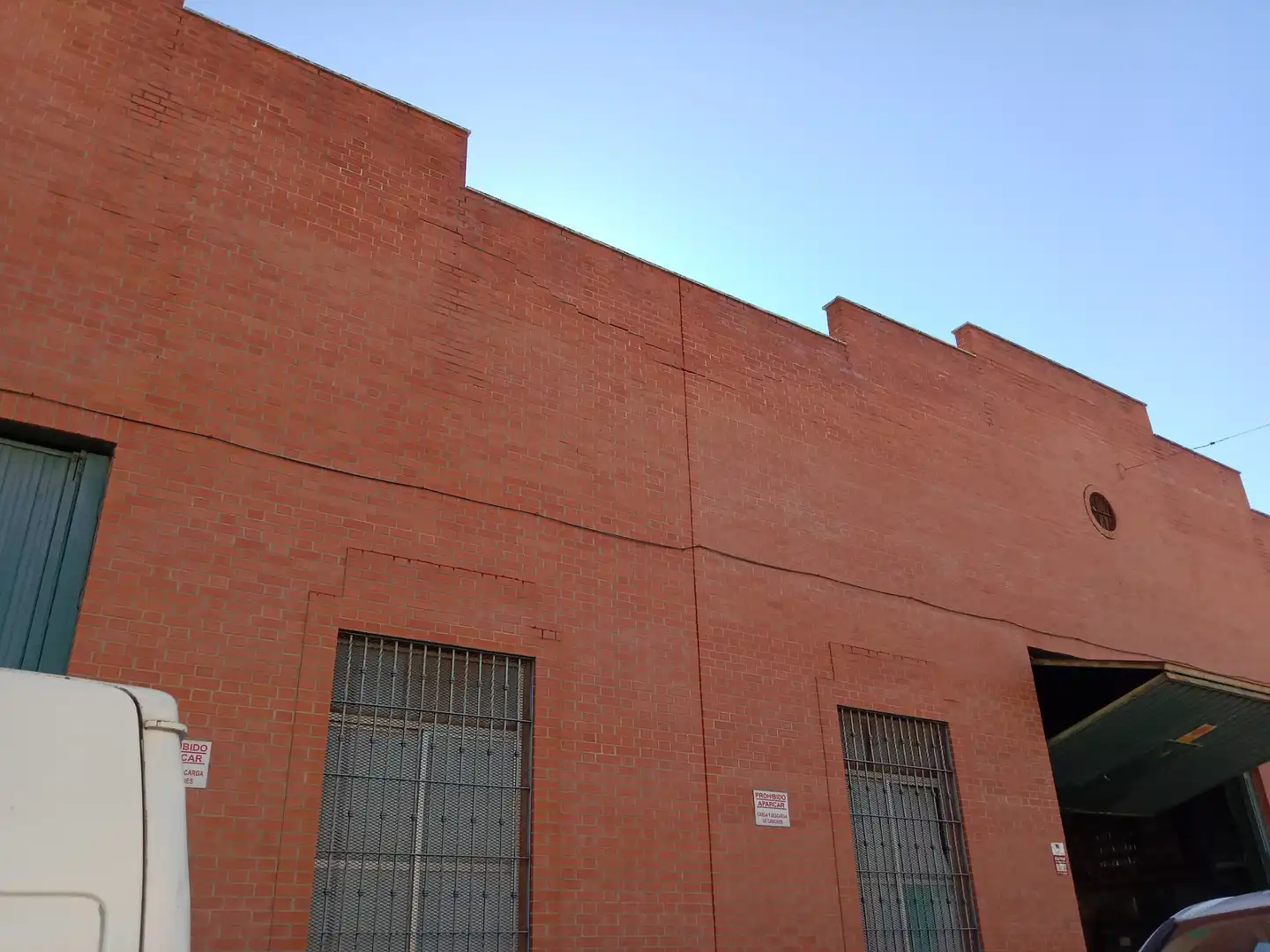 Vista exterior de Nave industrial en venta en Dos Hermanas