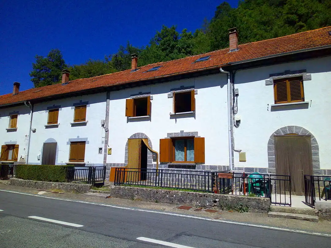 Vista exterior de Casa adosada en venda en Uztárroz / Uztarroze amb Calefacció i Moblat