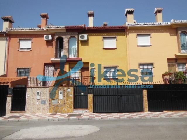 Exterior view of Single-family semi-detached for sale in Jun  with Community pool