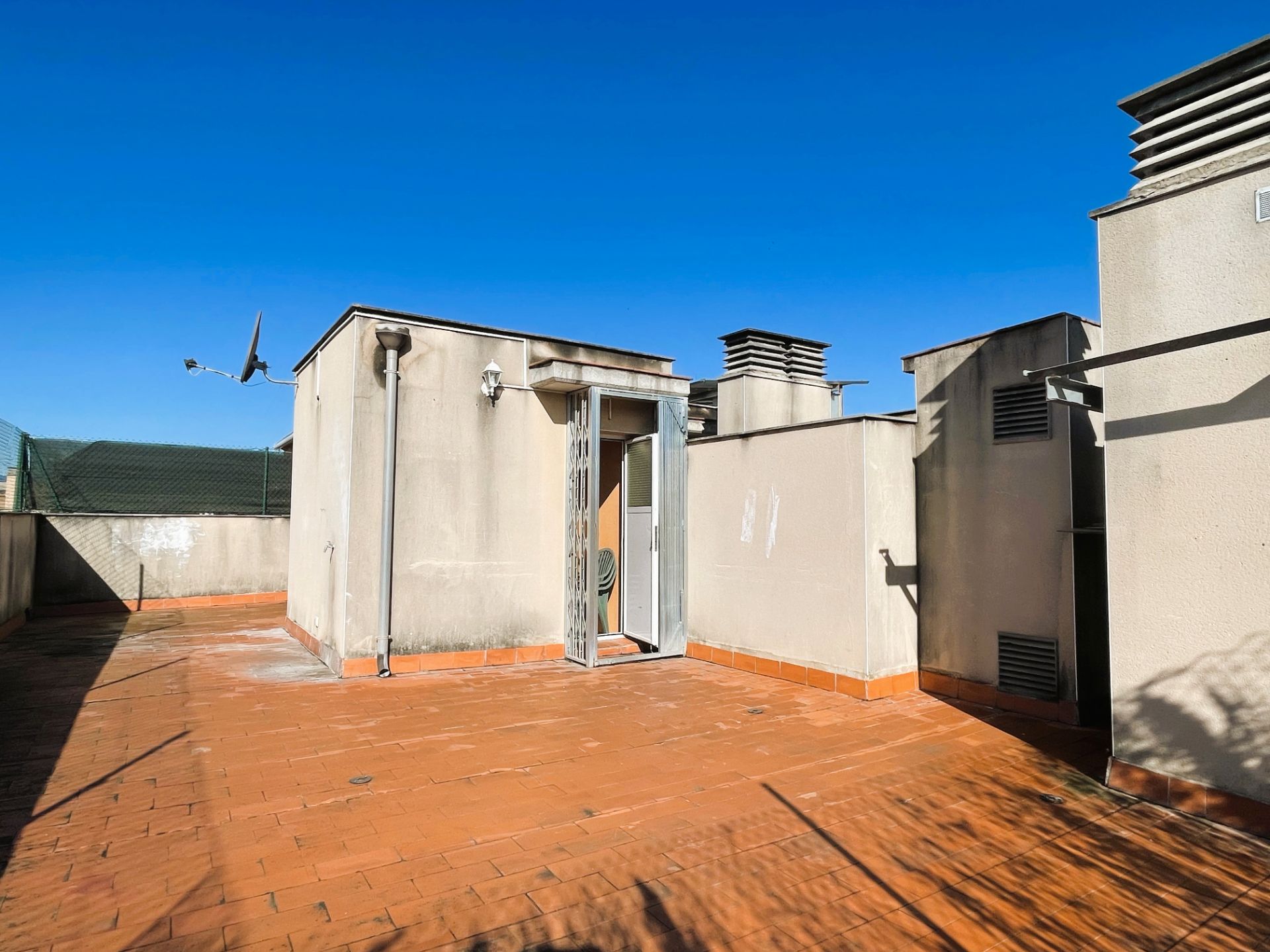 Exterior view of Attic for sale in Salt  with Heating, Terrace and Storage room