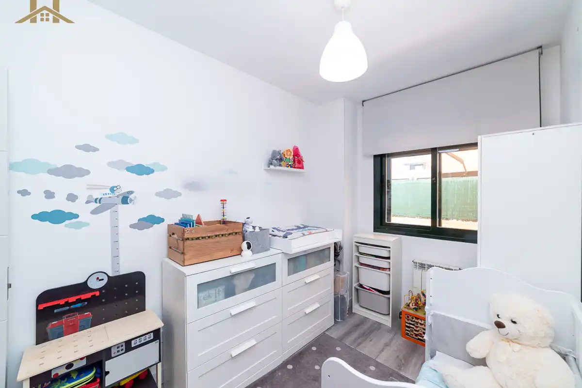 Habitación de Planta baja en venta en Navalcarnero con Aire acondicionado, Calefacción y Jardín privado